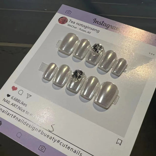 H117 HAILEY BIEBER WITH AURORA WHITE SQUARE HANDMADE NAIL