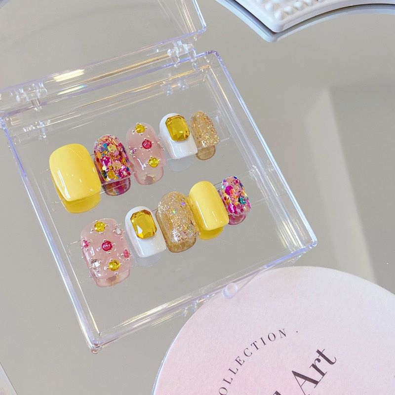 H165 YELLOW RHINESTONE HANDMADE NAIL