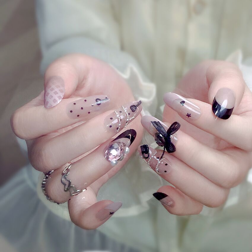 F40 Enchanting Night Lady MEDIUM NAIL