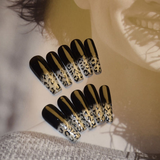 H233 BLACK & WHITE GRADIENT FACE HANDMADE NAIL