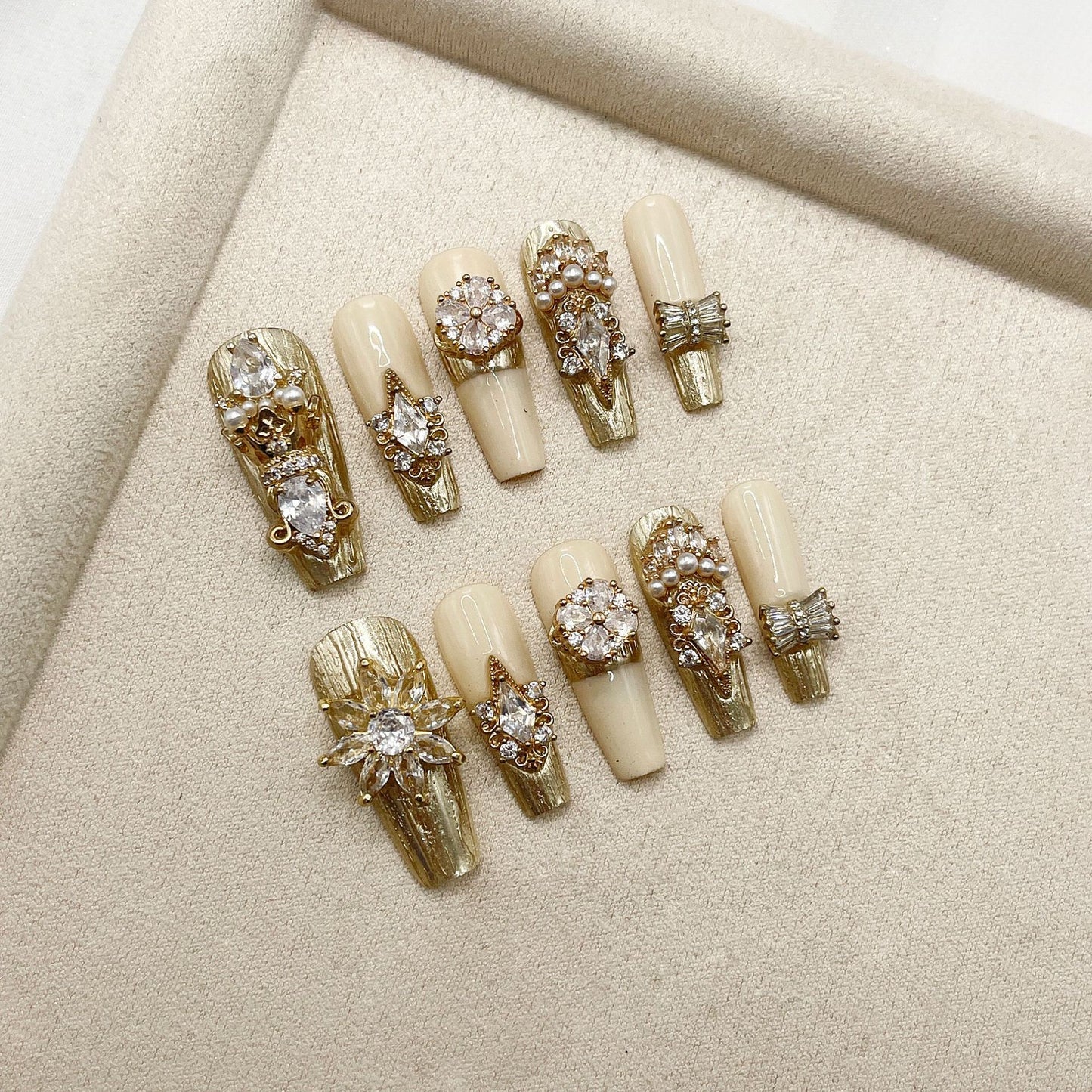 H383 Sparkling Champagne and Brilliant Diamonds HANDMADE NAIL