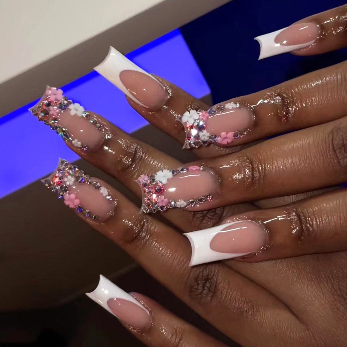 F65 Fragmented Flowers With White Borders LONG NAIL