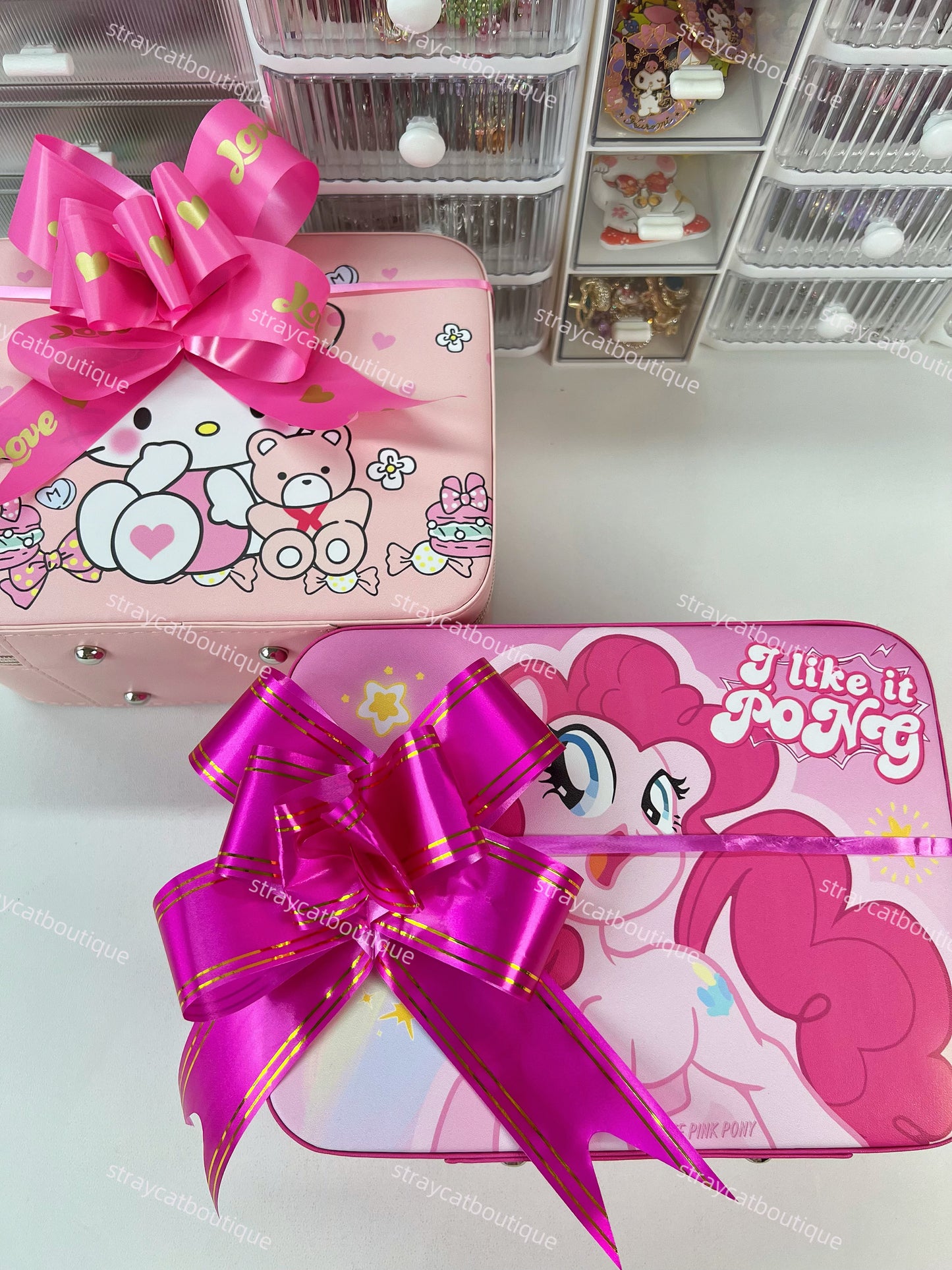 1 Cute Gift Box + 10/15 Random Items