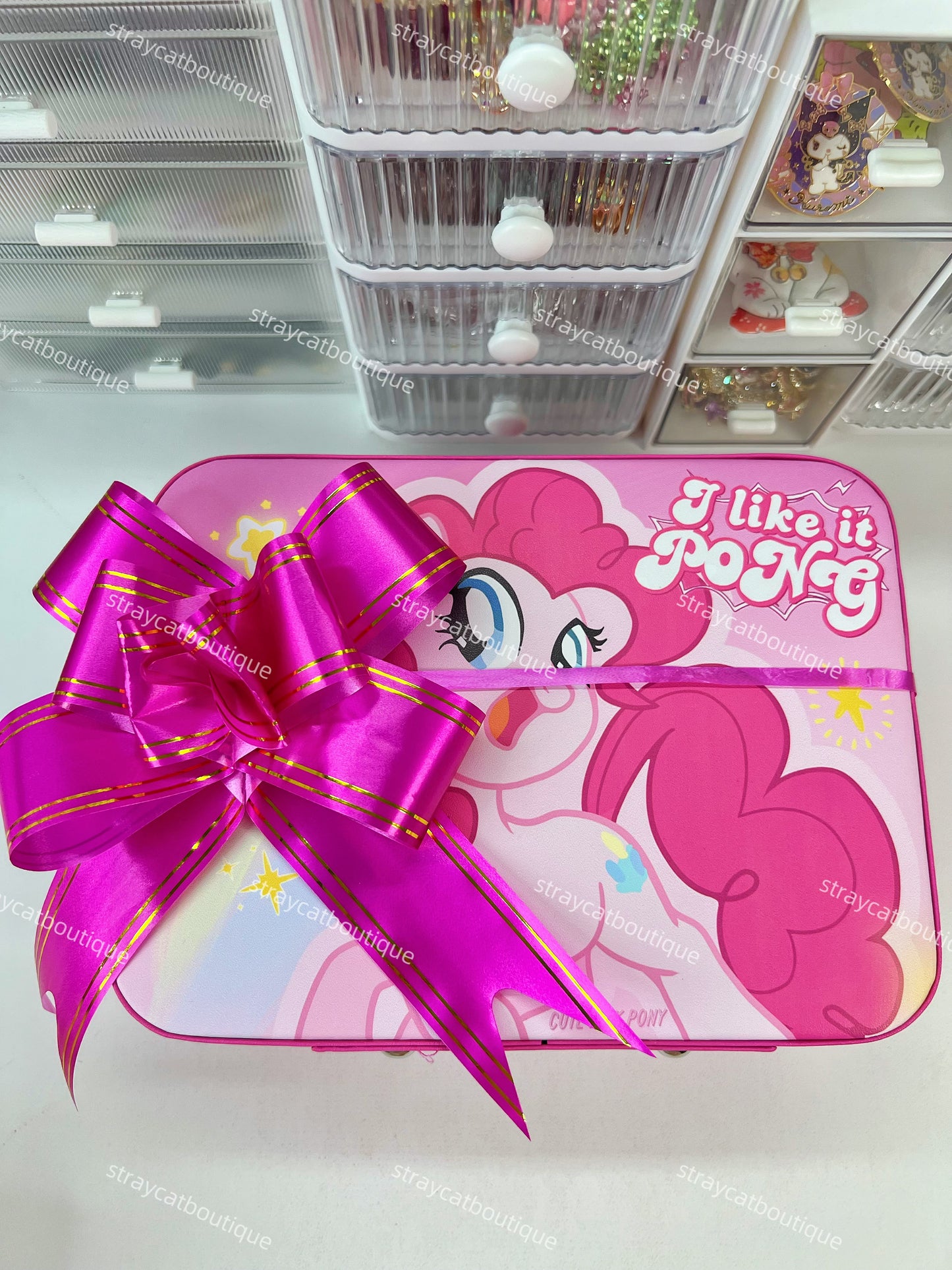 1 Cute Gift Box + 10/15 Random Items