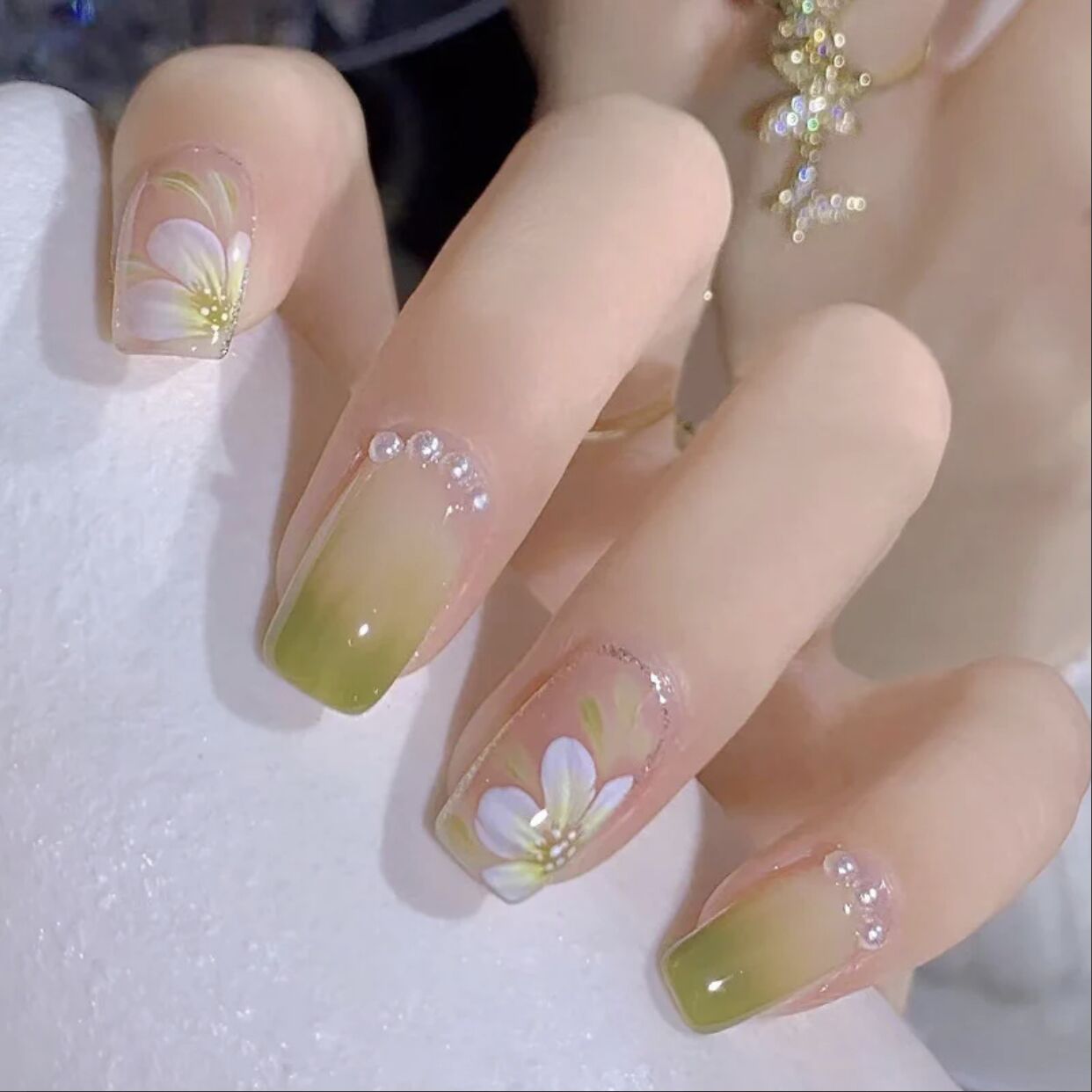 K16 Jade Tulip Pearl MEDIUM NAIL