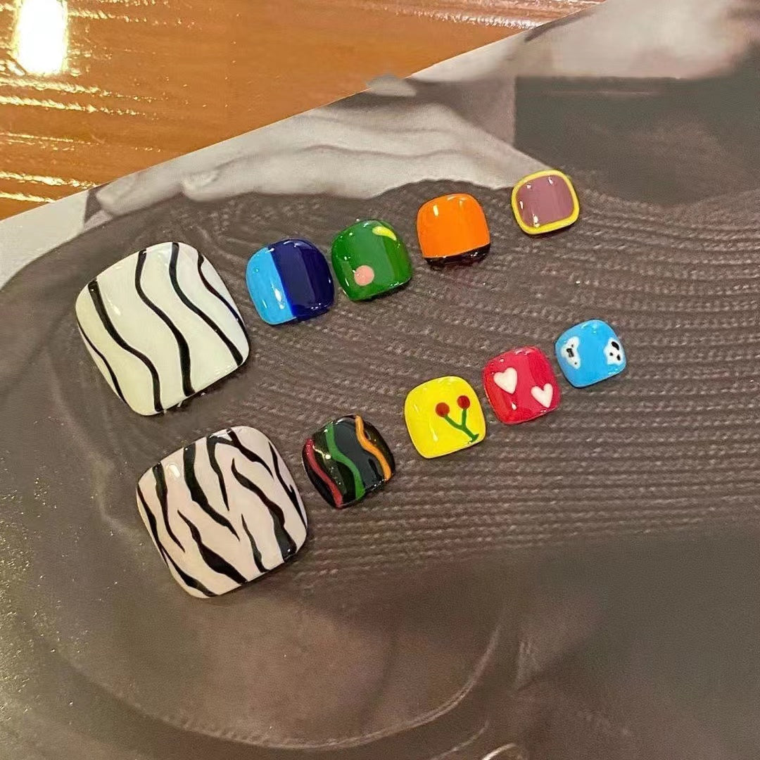 H130 ZEBRA BLACK & WHITE STRIPE HANDMADE NAIL