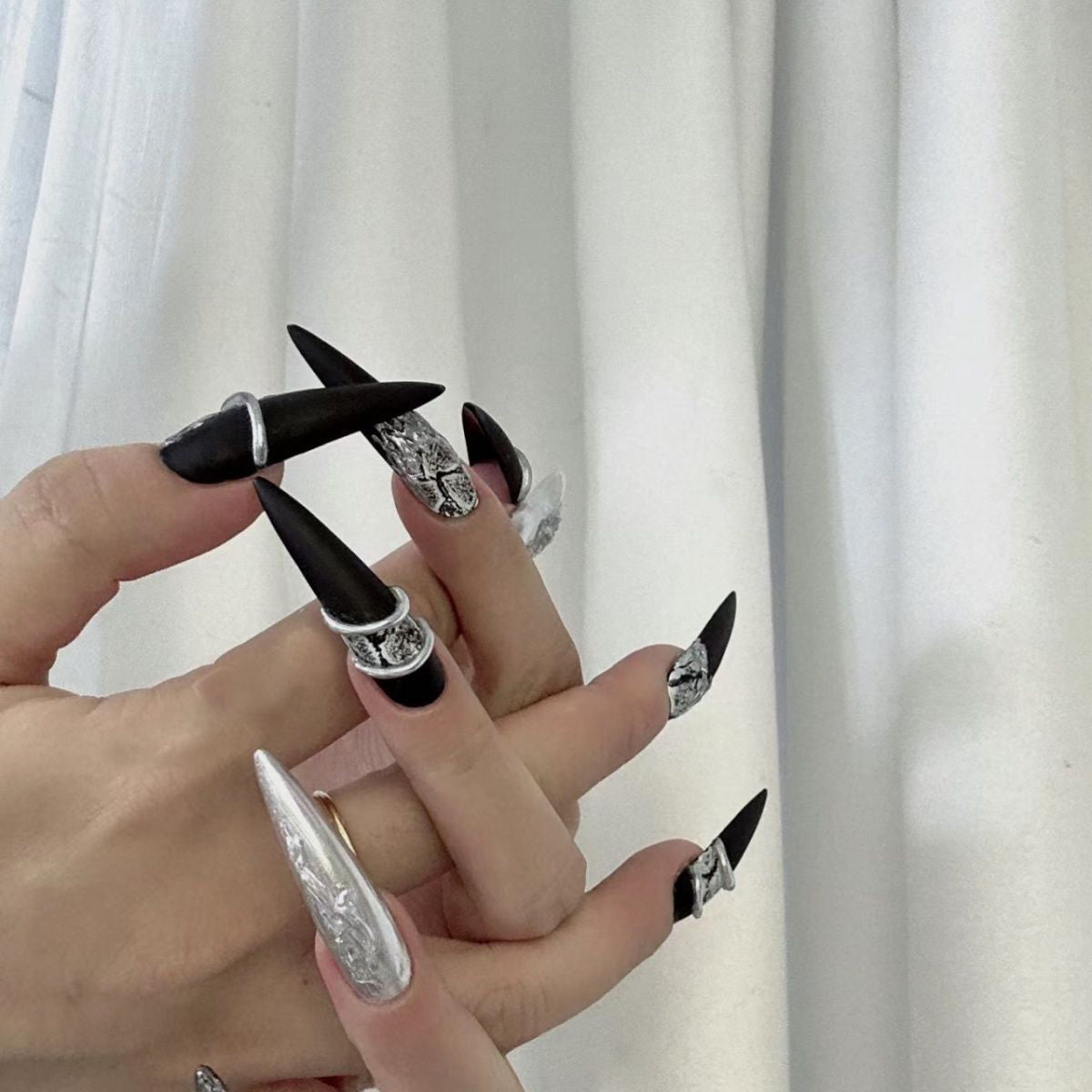 H212 Dark and shiny silver snake pattern HANDMADE NAIL