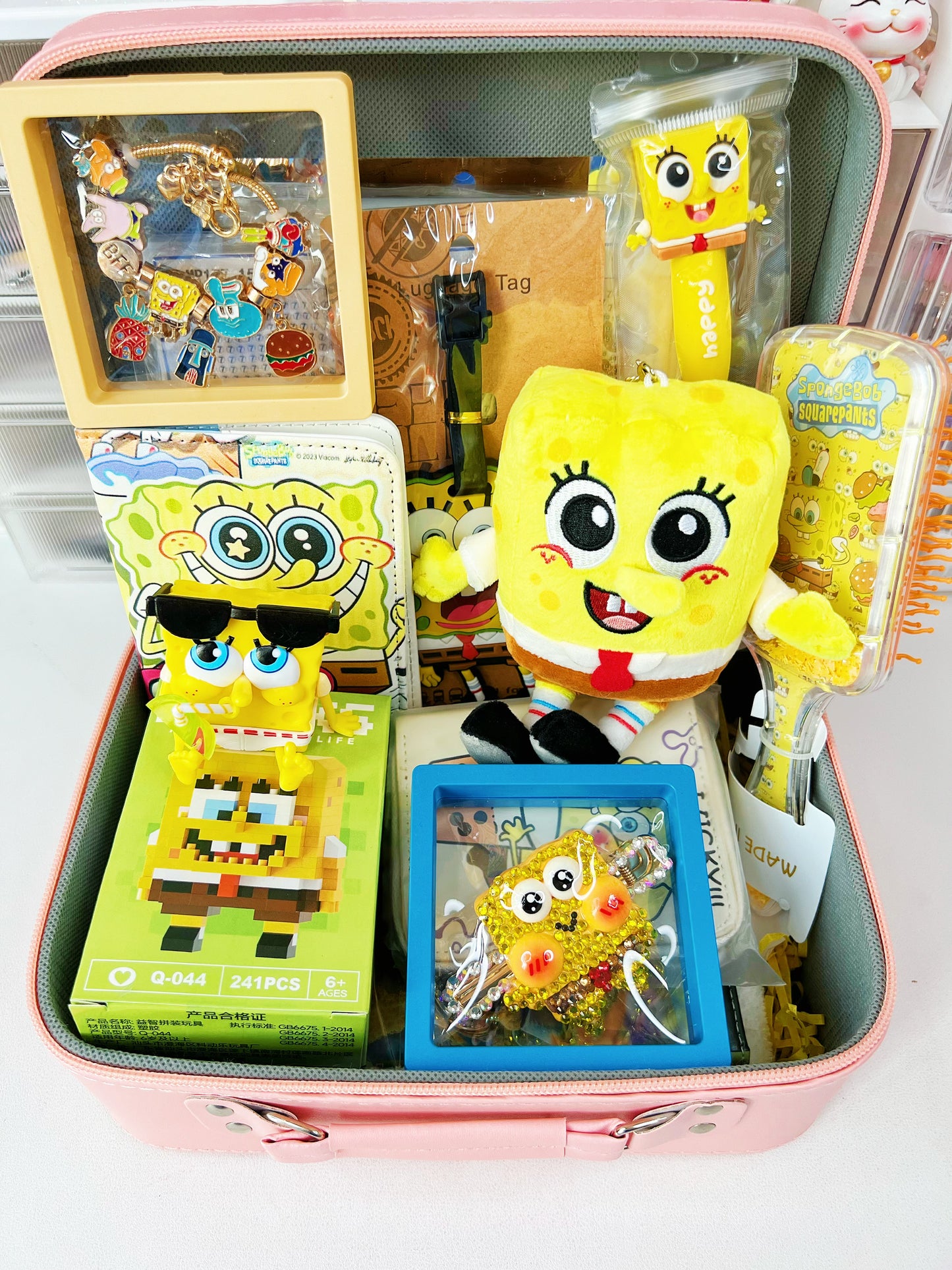 Double-Sided Sponge.Bob Pattern Mystery Gift Box